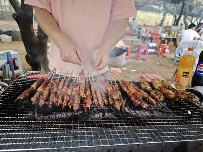 华邦瀛团队凤凰山自助烧烤与登山活动圆满举行