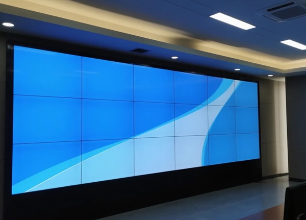 老牌厂家 vs. 新兴品牌：在液晶拼接屏领域各有什么特点？