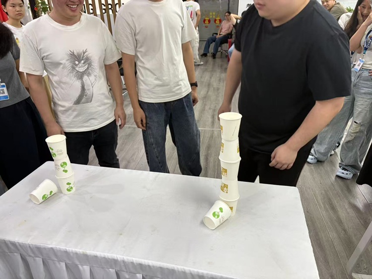 活力早会，“杯” 出精彩｜华邦瀛纸杯叠高 PK 赛纪实
