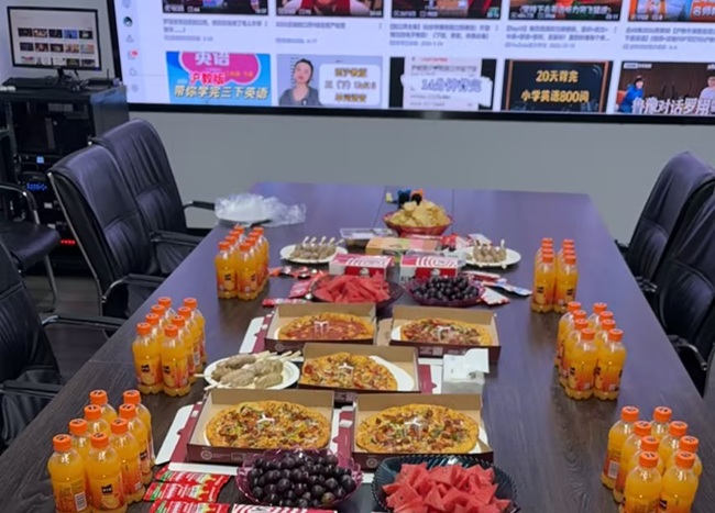 忙到下午三点，公司把会议室变成了零食铺 | 华邦瀛下午茶现场
