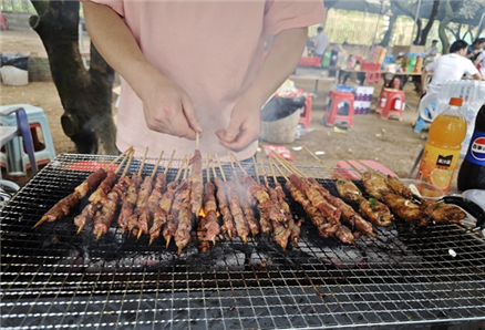 华邦瀛团队凤凰山自助烧烤与登山活动圆满举行
