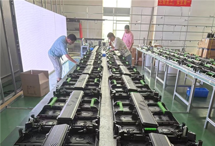 华邦瀛：深圳车间里的led租赁屏，点亮美国舞台