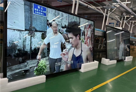 华邦瀛86寸触摸广告一体机成功出口德国，开启数字展示新篇章