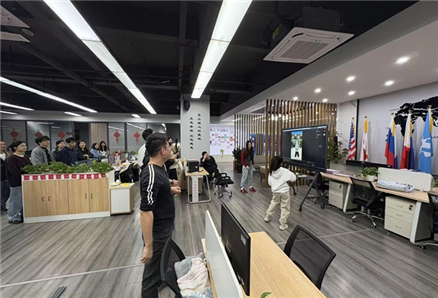 活力开篇，团队共舞：周一晨会开启创新协作新篇章