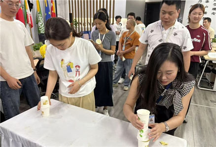 活力早会，“杯” 出精彩｜华邦瀛纸杯叠高 PK 赛纪实